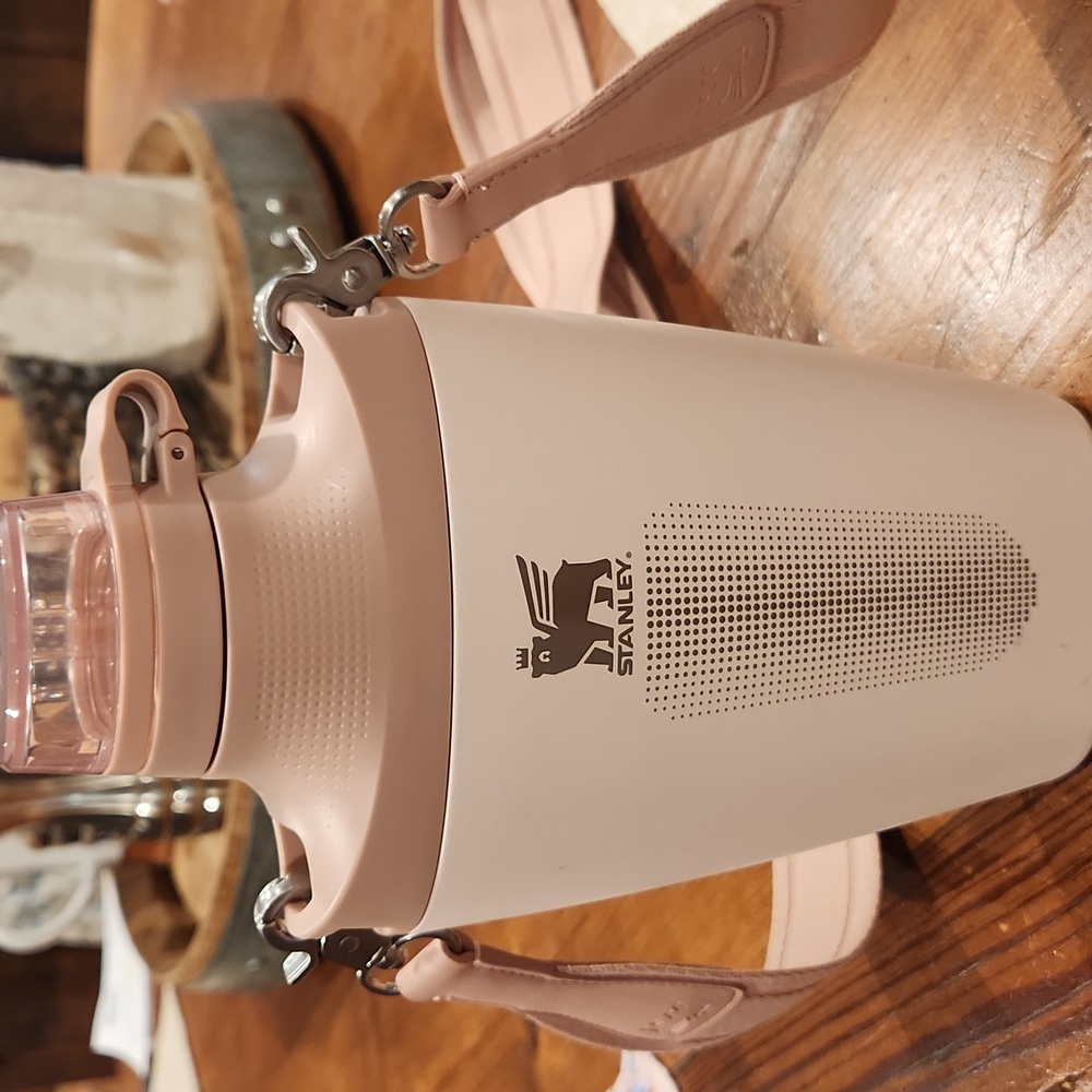 Stanley 23 Oz Cross Bottle, Rose Quartz